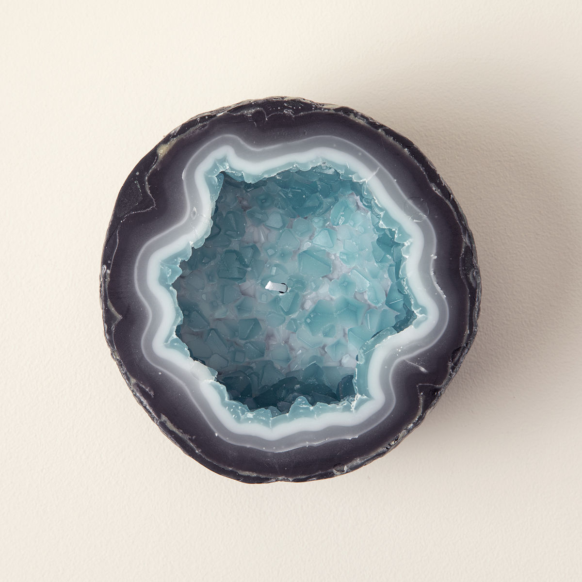 Amethyst & Aquamarine Geode Candle - Aquamarine (Salty Sea Air)