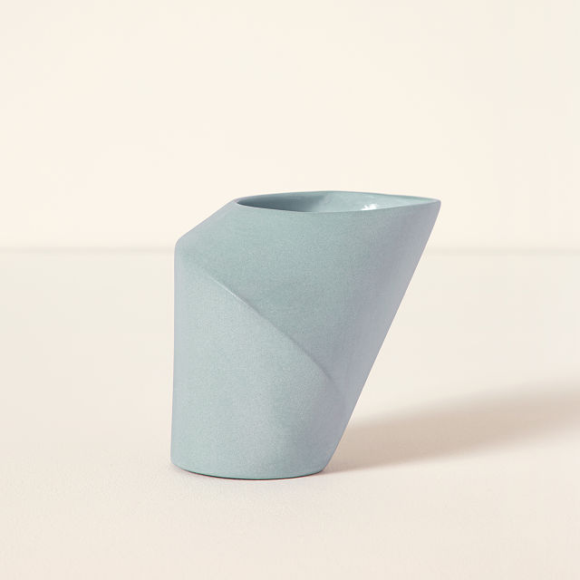 Asymmetric Salad Dressing and Sauce Boat Goods