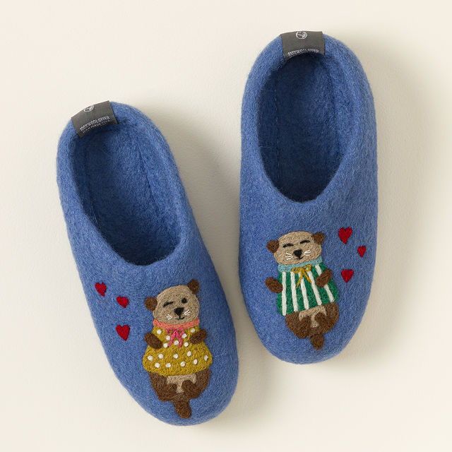 Uncommon Goods Size Extra Large Otterly Cozy Handmade