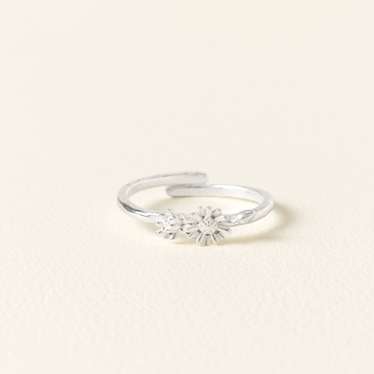 Birth Month Flower Stackable Ring - April - Daisy