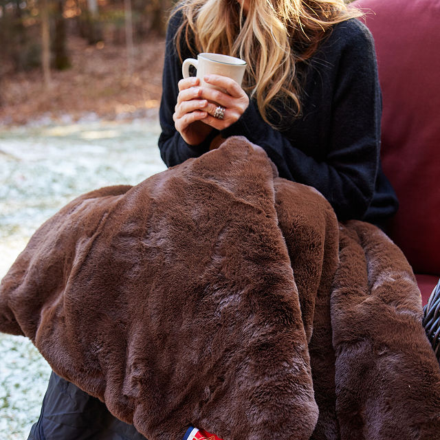 Weatherproof Stadium Faux Fur Blanket