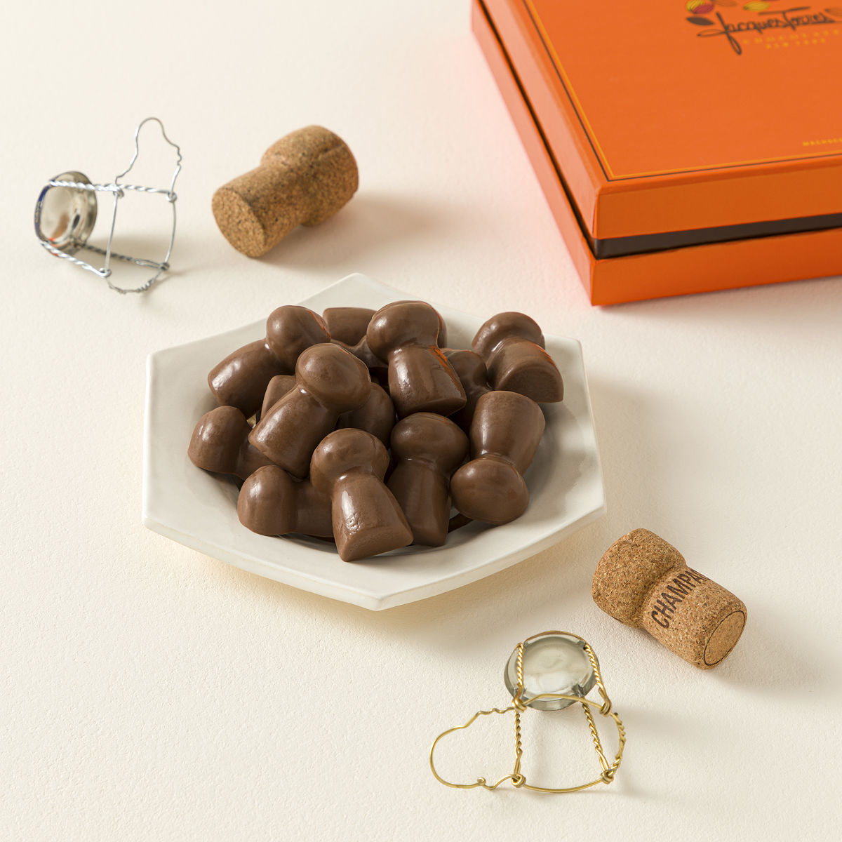 LGB BOXER RN初期　CHOCOLATE×CHAMPAGNE Chocolate Champagne Bottle 300g — Chocolate Box