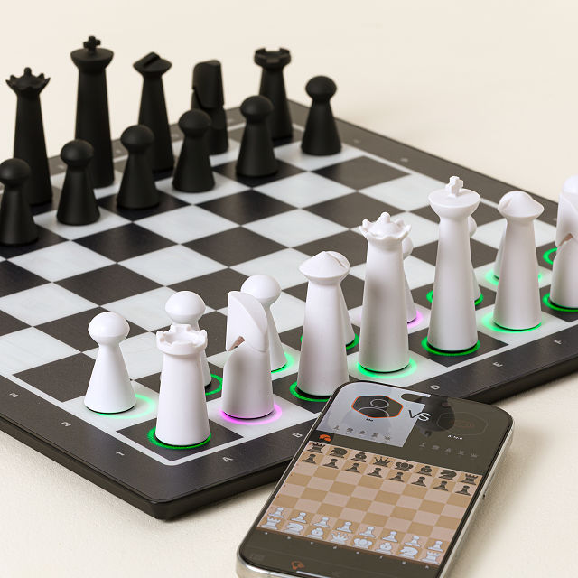 Tech Enabled Beginner to Expert Chess Set