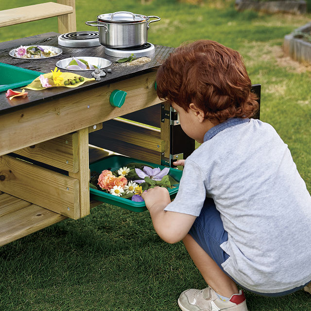Nature's Play Backyard Mud Kitchen