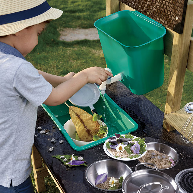 Nature's Play Backyard Mud Kitchen