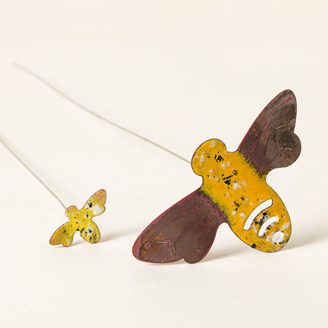Momma And Baby Bee Enamel Garden Stakes