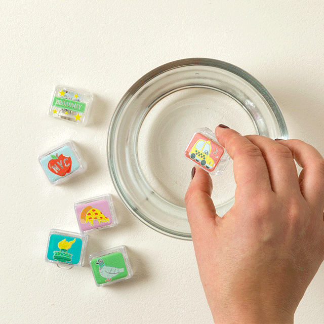 NYC Glowing Bath Time Cubes