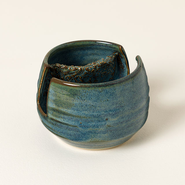 Sponge Holder with Ring Pocket