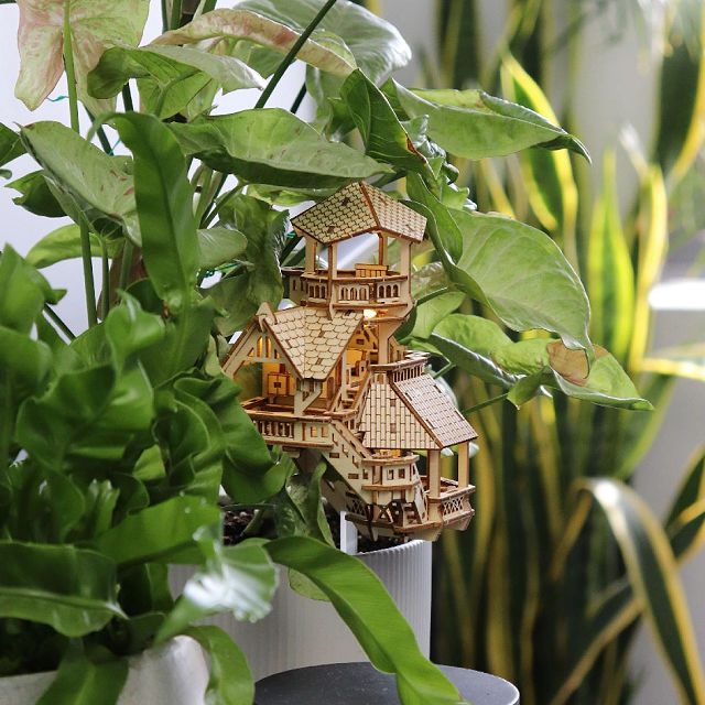 Light Up Plant Treehouse Build Kit