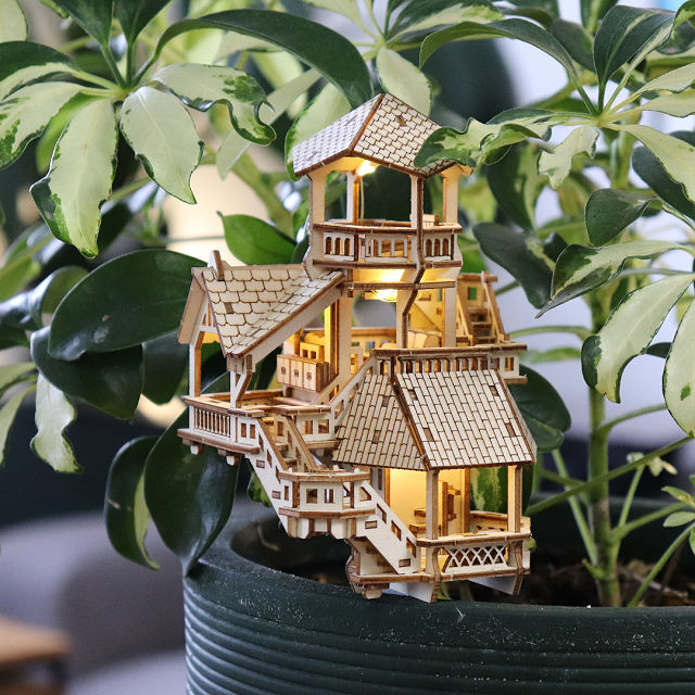 Light Up Plant Treehouse Build Kit