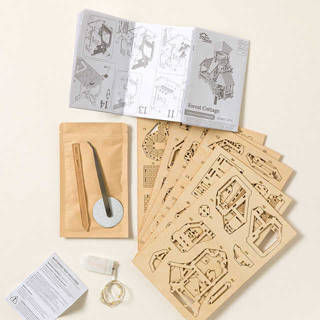 Light Up Plant Treehouse Build Kit