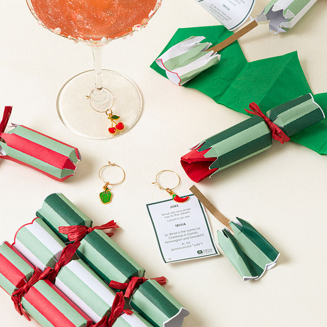 Pop & Sip Drink Charm Mini Christmas Crackers