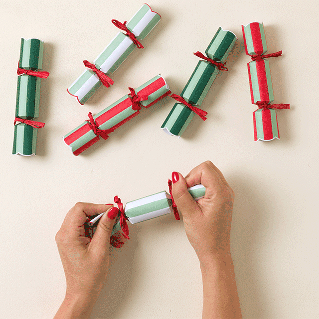 Pop & Sip Drink Charm Mini Christmas Crackers