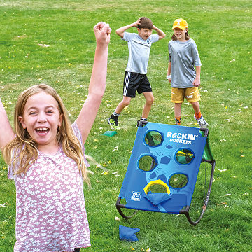 Rockin’ Pockets Toss & Balance Game