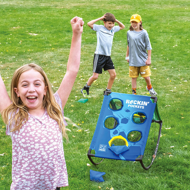 Rockin’ Pockets Toss & Balance Game