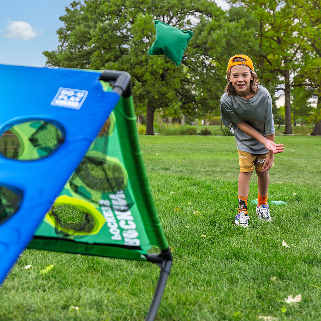 Rockin’ Pockets Toss & Balance Game