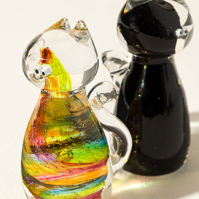Curious Cat Glass Desk Pet