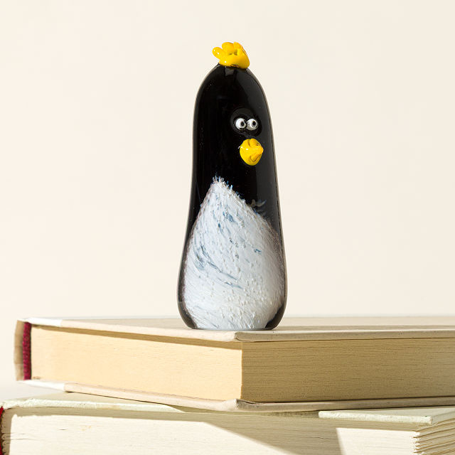 Penguin Glass Desk Pet