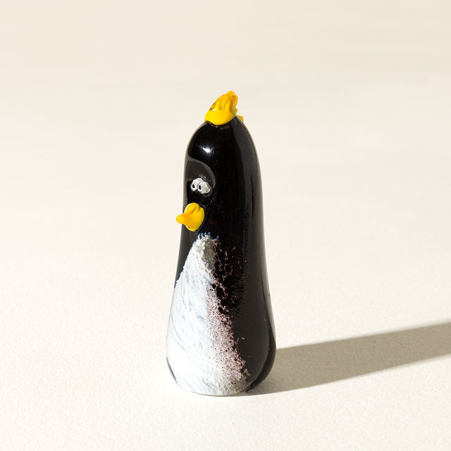 Penguin Glass Desk Pet