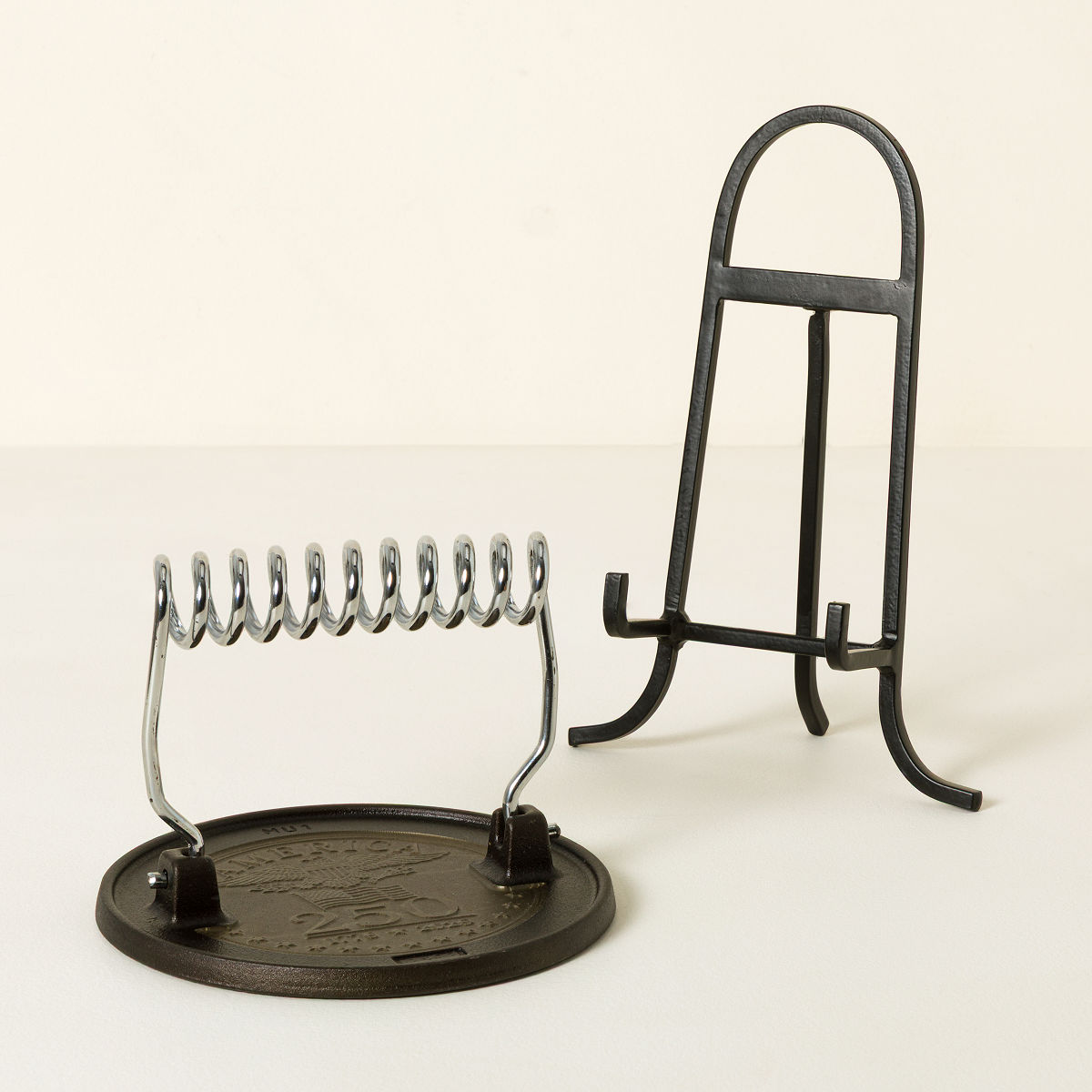 America 250 Cast Iron Grill Press - America 250 Cast Iron Grill Press with stand