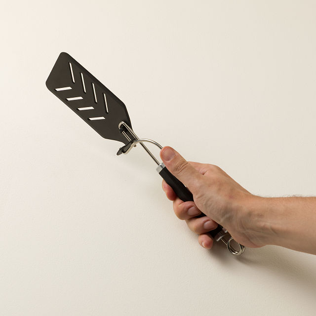 Easy-Flip Ergonomic Spatula