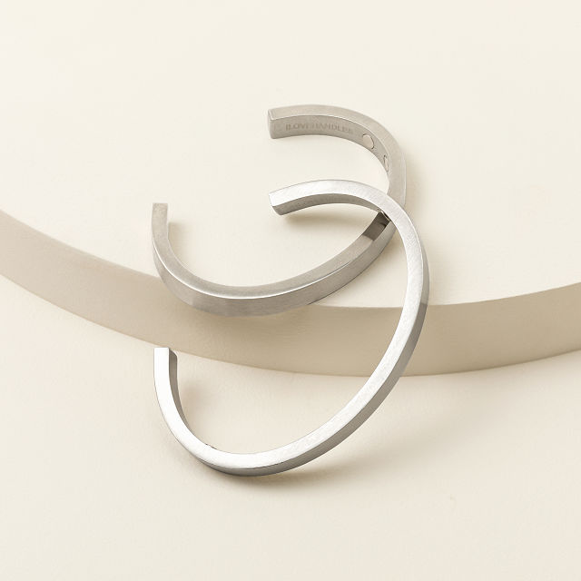 Stay Organized Magnetic Cuff
