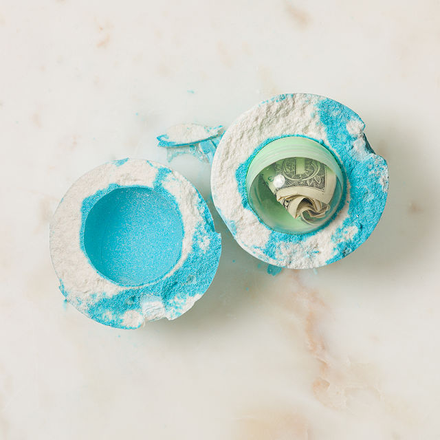 Melting Snowball Mystery Cash Bath Bomb
