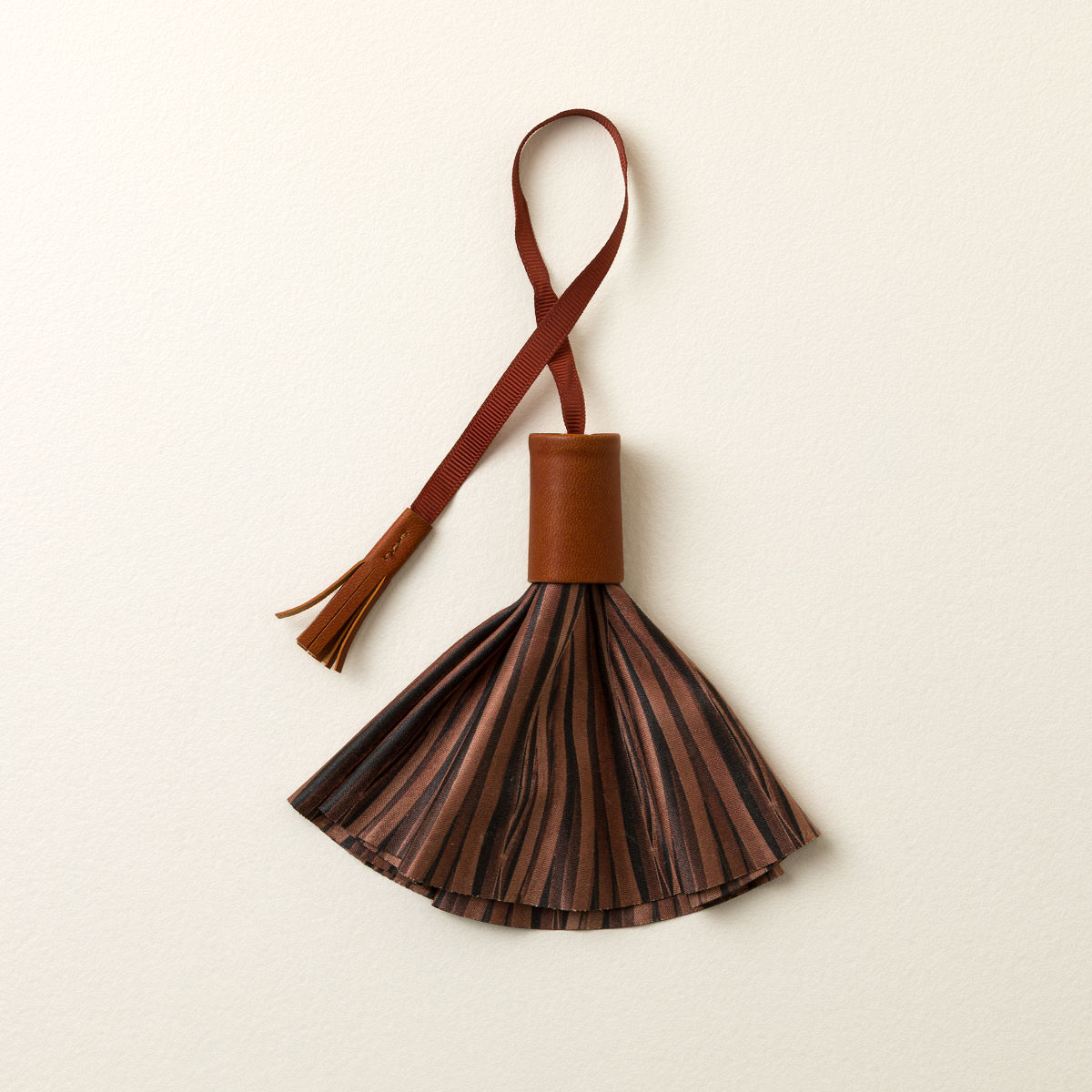 Bag Tassel Lens Cleaning Cloth - Brown