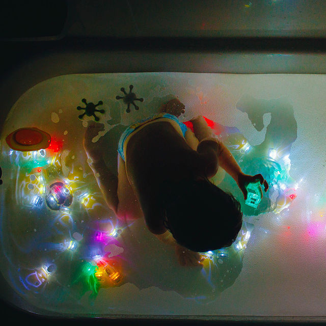 Find It Glowing Bath Cube Game