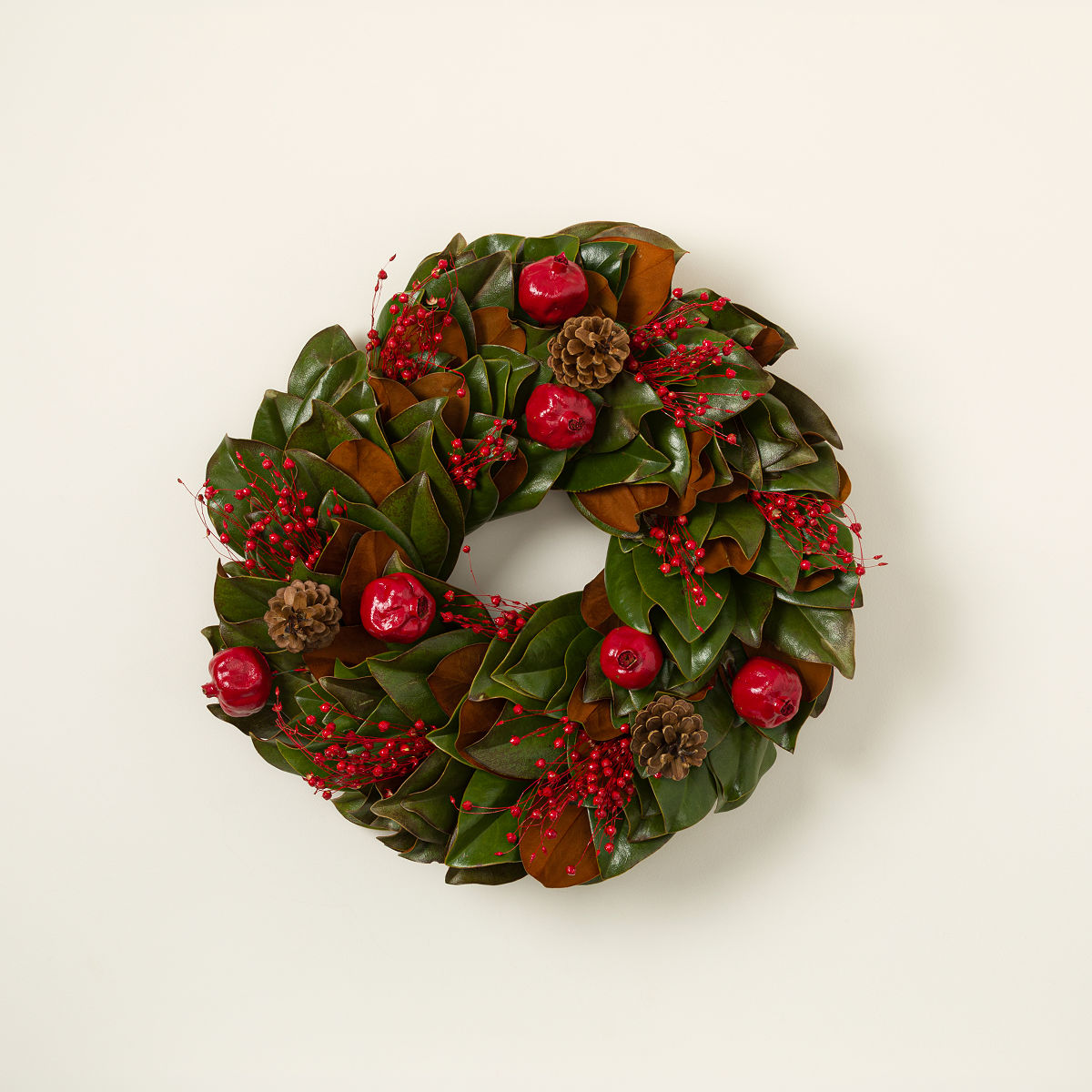 Christmas Traditions Fresh Magnolia Wreath - 18"
